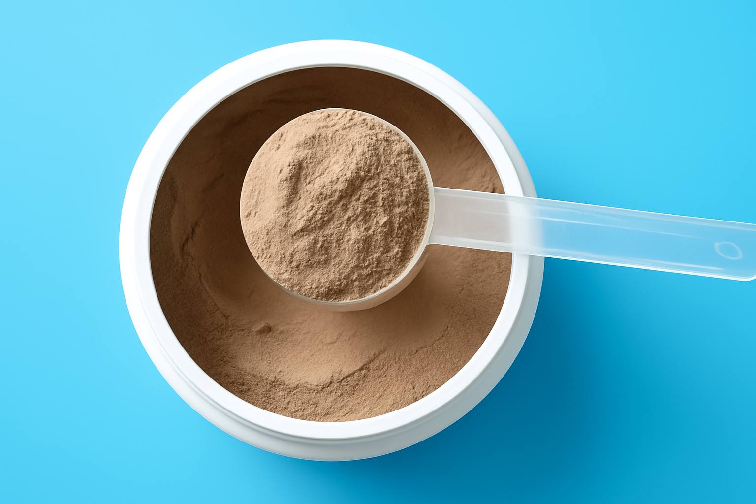 Eiweißpulver in der Dose von oben